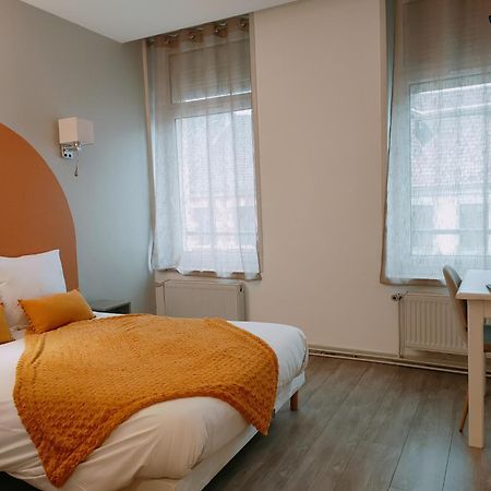 Le Royal Hotel Saint-Pol-sur-Ternoise Bagian luar foto