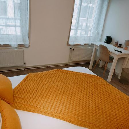 Le Royal Hotel Saint-Pol-sur-Ternoise Bagian luar foto