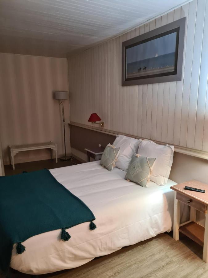 Le Royal Hotel Saint-Pol-sur-Ternoise Bagian luar foto