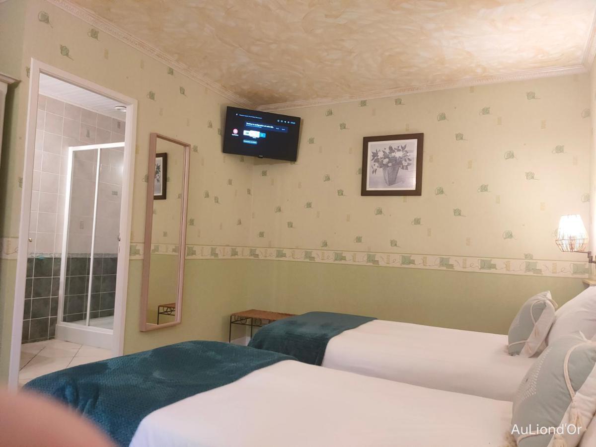 Le Royal Hotel Saint-Pol-sur-Ternoise Bagian luar foto