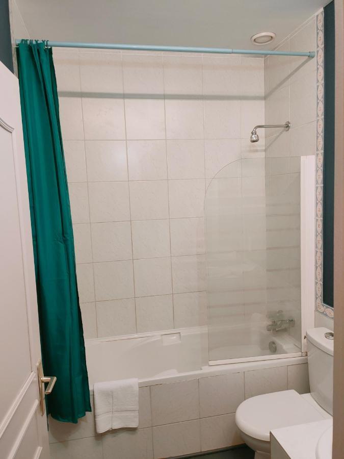 Le Royal Hotel Saint-Pol-sur-Ternoise Bagian luar foto
