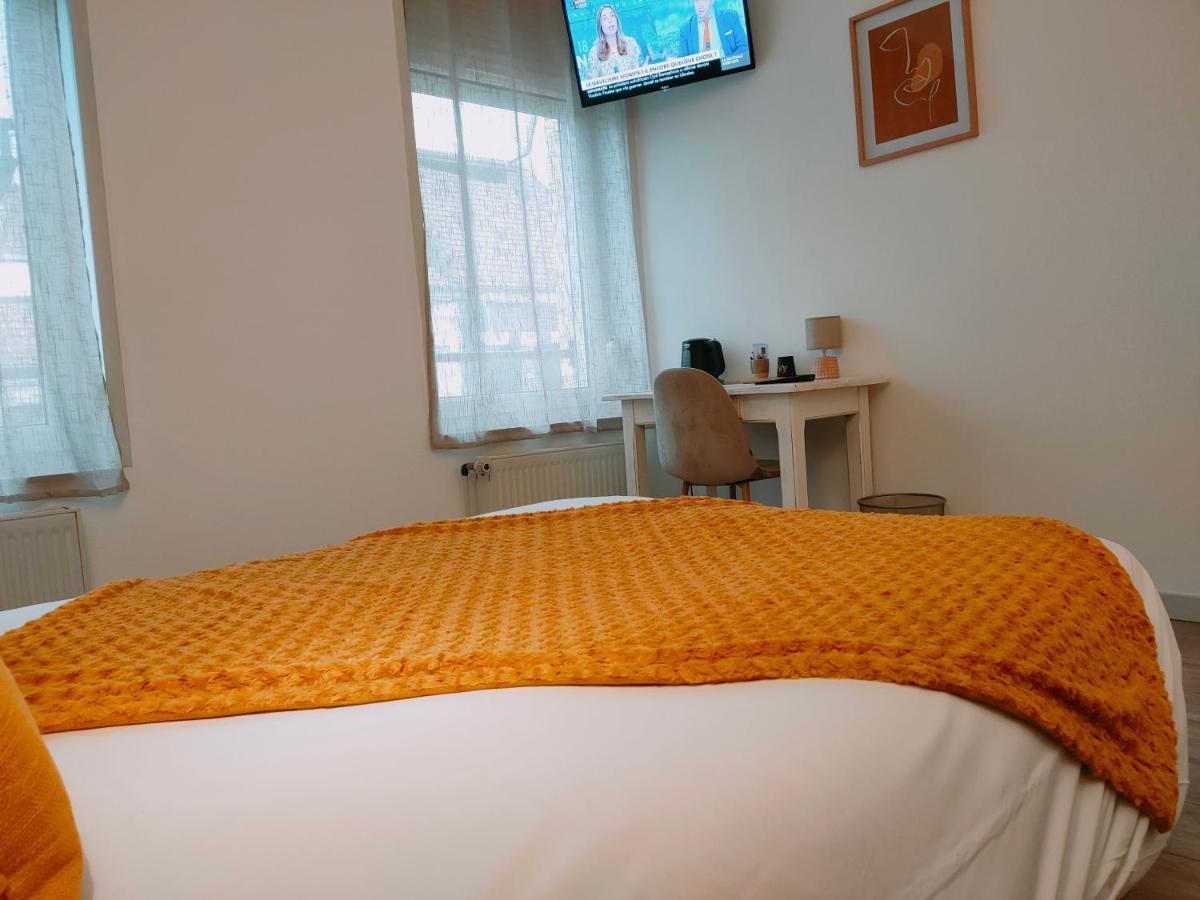 Le Royal Hotel Saint-Pol-sur-Ternoise Bagian luar foto