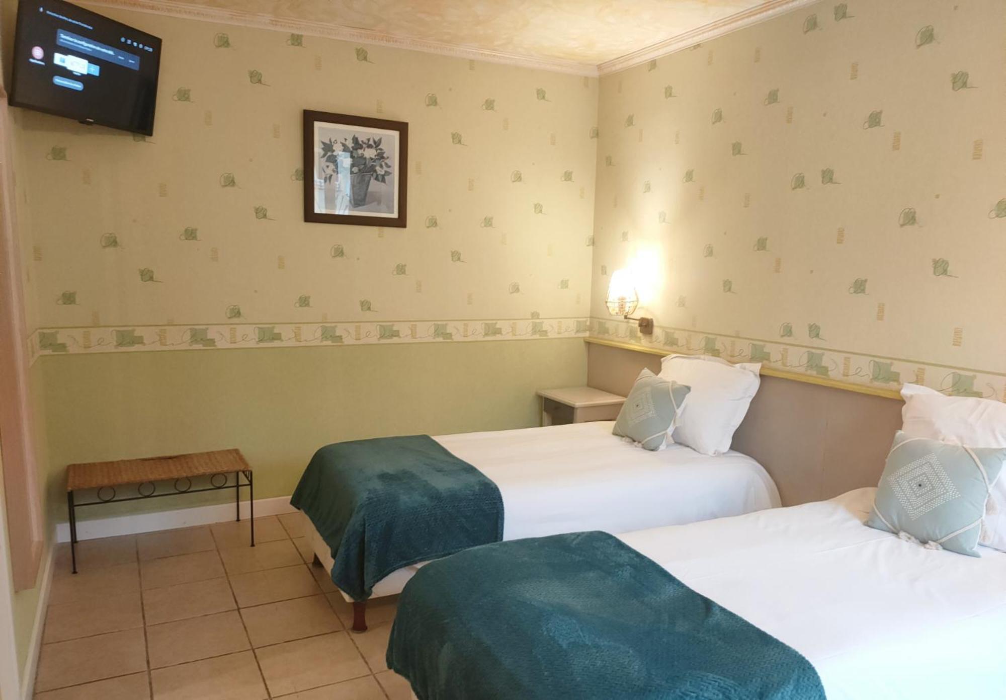 Le Royal Hotel Saint-Pol-sur-Ternoise Bagian luar foto