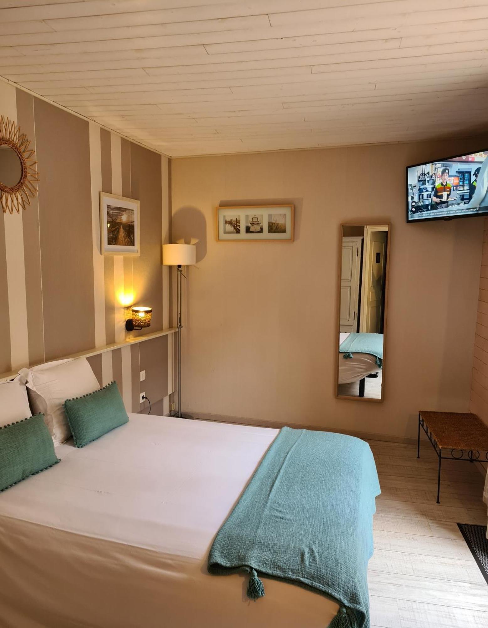 Le Royal Hotel Saint-Pol-sur-Ternoise Bagian luar foto