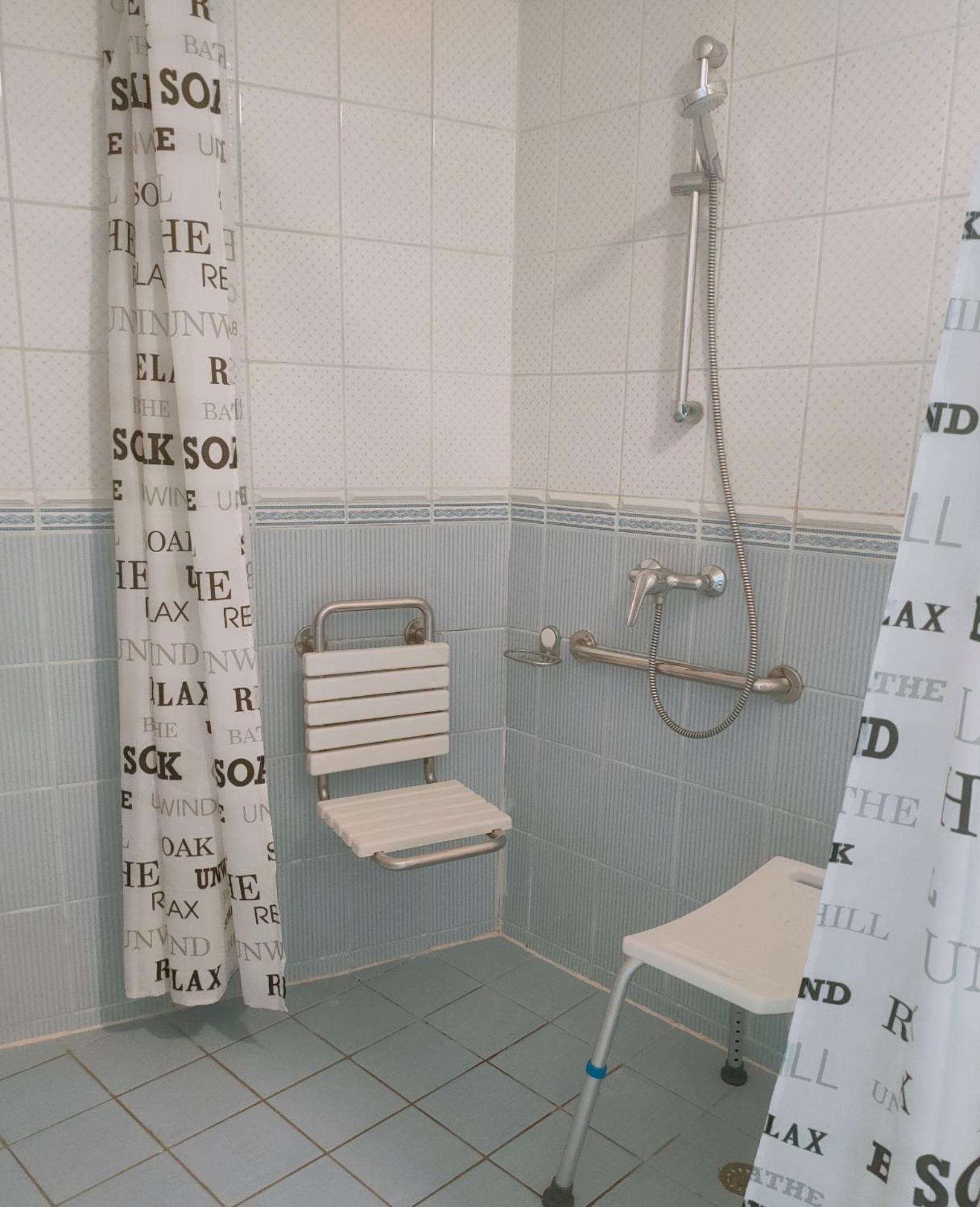 Le Royal Hotel Saint-Pol-sur-Ternoise Bagian luar foto