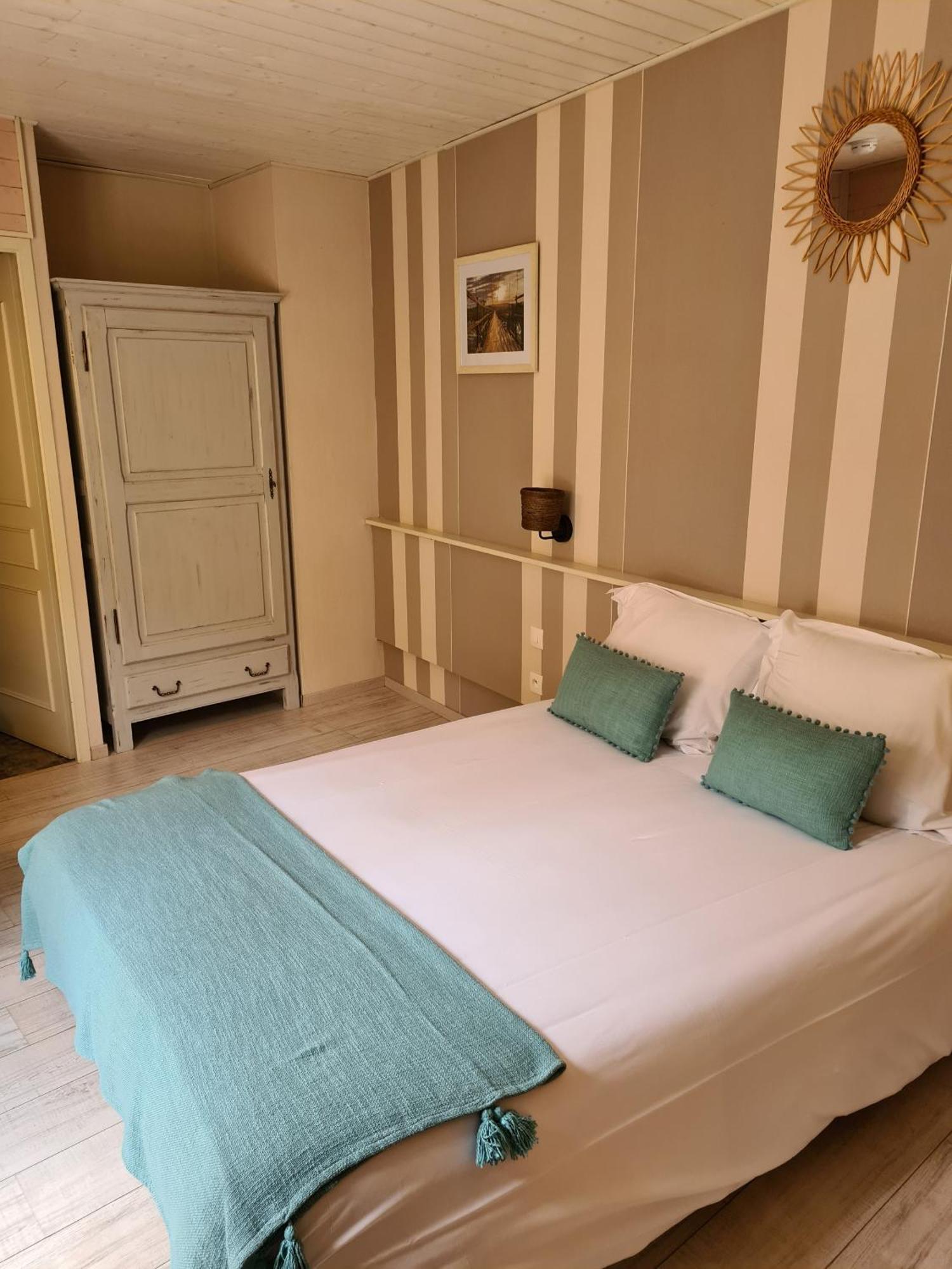 Le Royal Hotel Saint-Pol-sur-Ternoise Bagian luar foto