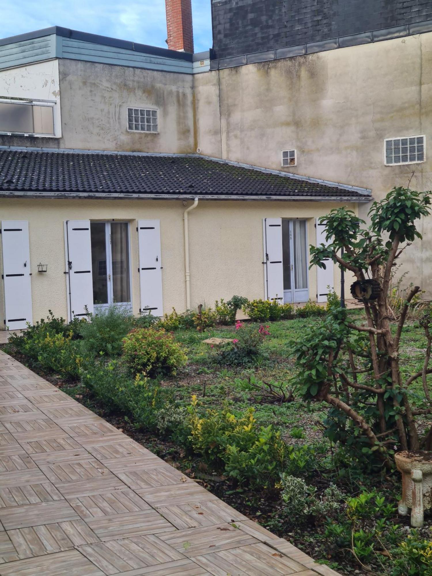 Le Royal Hotel Saint-Pol-sur-Ternoise Bagian luar foto